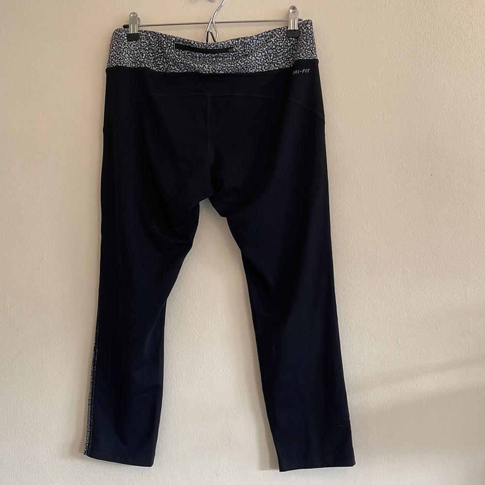 ๐ Nike Black Leggings | Size Large - Picture 6 of 7